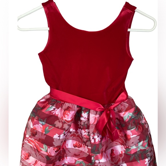 📍🆕🏷 The Children’s Place Beautiful Little Girl Dress small 5/6 - Picture 3 of 3